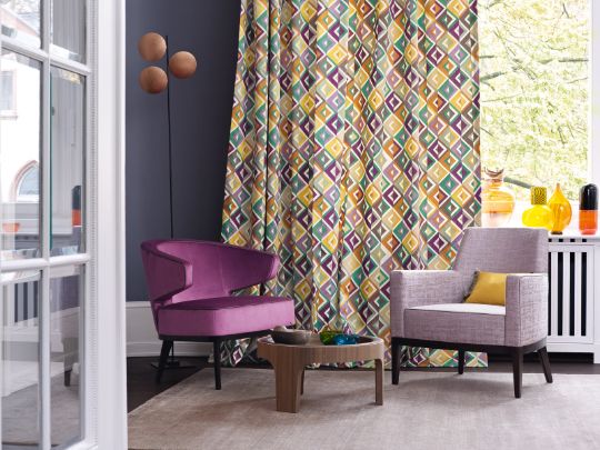 яркие дизайнерские шторы с геометрическим узором Zimmer+Rohde